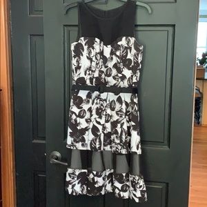 WHBM floral dress size 4 •